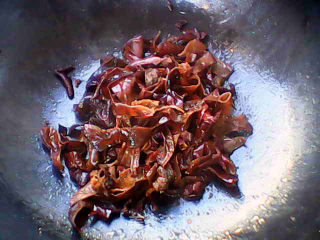 木耳炒肉片的做法步骤：14