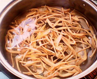 黄花菜肉片汤的做法步骤：7