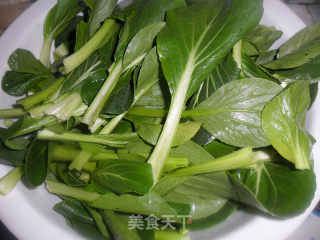小油菜炒黑木耳的做法步骤：1