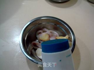 香辣鱿鱼圈的做法步骤：2
