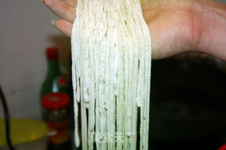 【菠菜两吃法，新派菜谱】翡翠面的做法步骤：12