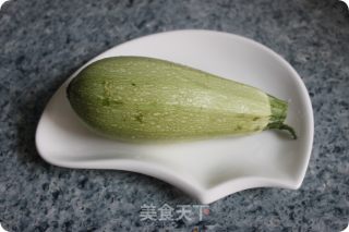 西葫芦蔬菜蛋饼的做法步骤：1