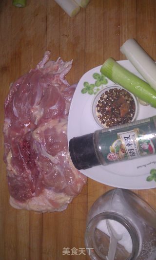 蛋黄鸡肉卷的做法步骤：1