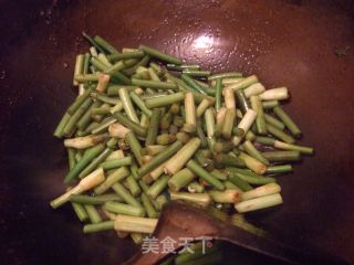 蒜苔炒肉的做法步骤：3