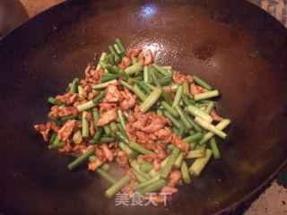 蒜苔炒肉的做法步骤：4