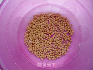 猪骨黄豆汤的做法步骤：1