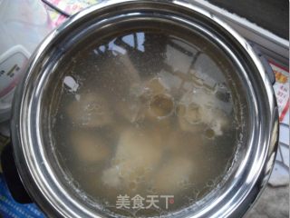 猪骨黄豆汤的做法步骤：3
