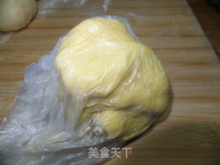酥皮菠萝包的做法步骤：4