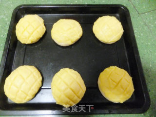 酥皮菠萝包的做法步骤：9