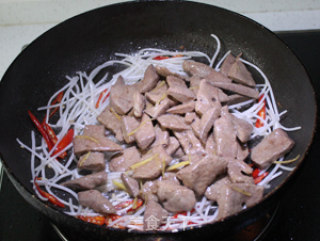 补肝明目---韭菜豆芽炒猪肝的做法步骤：5