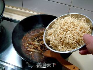 家常面食“香菇炒面”的做法步骤：7