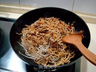 家常面食“香菇炒面”的做法步骤：8