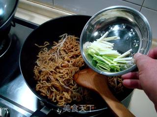 家常面食“香菇炒面”的做法步骤：10