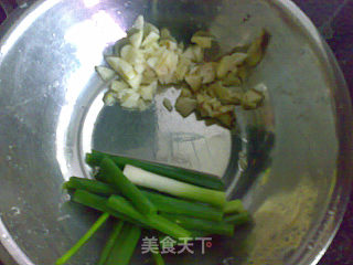 五花肉香炒江南仔的做法步骤：3