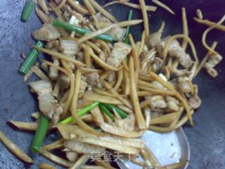 五花肉香炒江南仔的做法步骤：8