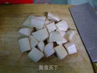 番茄红烩杏鲍菇的做法步骤：2