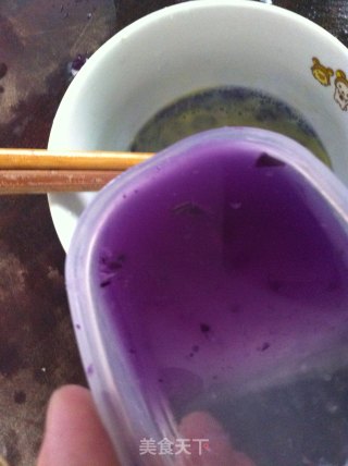 紫甘蓝鸡蛋豆腐羹的做法步骤：2