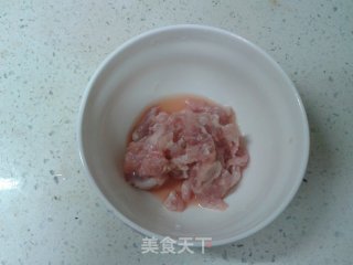 豌豆炒肉丝的做法步骤：2
