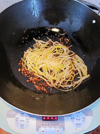 夏季超受欢迎的开胃小菜——榨菜版蚂蚁上树的做法步骤：7