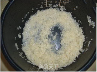 夏天必备：皮蛋瘦肉粥的做法步骤：2