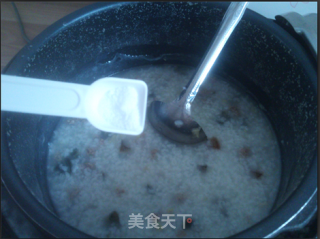 夏天必备：皮蛋瘦肉粥的做法步骤：6