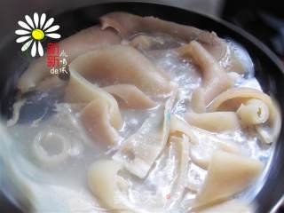 四色皮冻的做法步骤：1