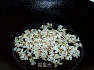 应季槐花鸡蛋烙的做法步骤：2