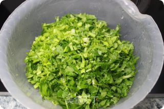 芹菜鲜肉水饺的两种吃法的做法步骤：3