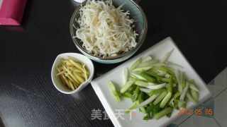 家常版——蒜炒银鱼的做法步骤：1