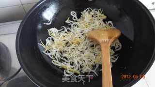 家常版——蒜炒银鱼的做法步骤：4