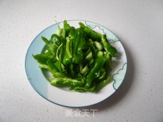 童子鸡最惹味吃法--青椒童子鸡的做法步骤：4