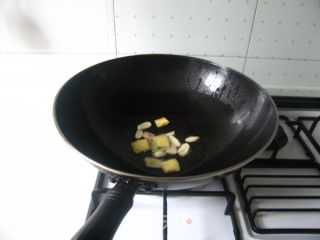 童子鸡最惹味吃法--青椒童子鸡的做法步骤：6