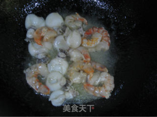 三鲜炒米线的做法步骤：3