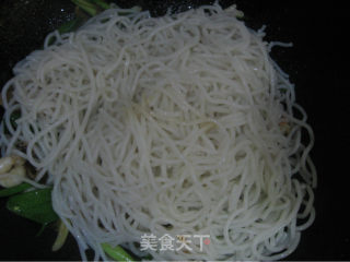 三鲜炒米线的做法步骤：6