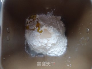 生若夏花之绚烂：培根肉松花型面包的做法步骤：1