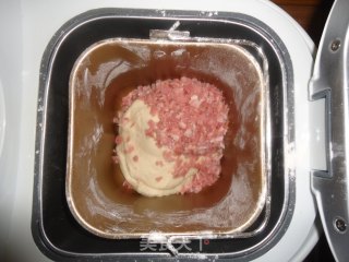生若夏花之绚烂：培根肉松花型面包的做法步骤：3