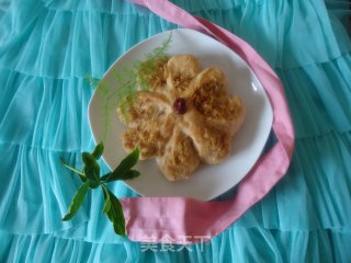 生若夏花之绚烂：培根肉松花型面包的做法步骤：12
