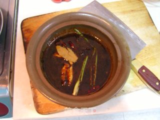 半卤半红烧的新吃法--销魂香辣鸭头的做法步骤：5