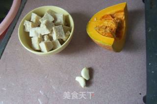 南瓜烧冻豆腐的做法步骤：1