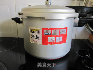 鸡脚煲白菜干汤的做法步骤：8