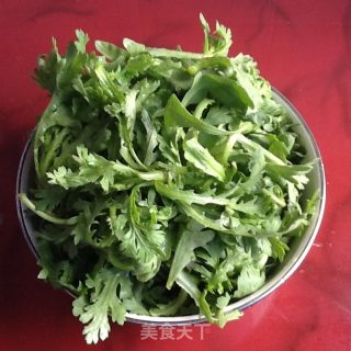 水豆豉炒茼蒿菜的做法步骤：1