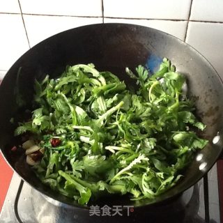 水豆豉炒茼蒿菜的做法步骤：6