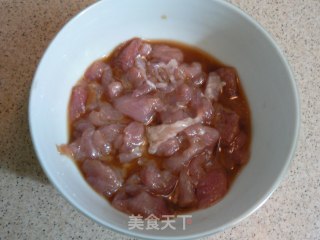 青椒肉片炒土豆的做法步骤：1