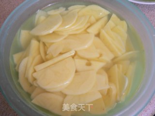 青椒肉片炒土豆的做法步骤：3