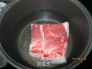 菜干扣肉的做法步骤：1