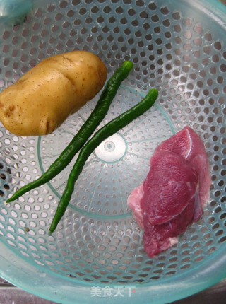 土豆丝炒肉的做法步骤：1