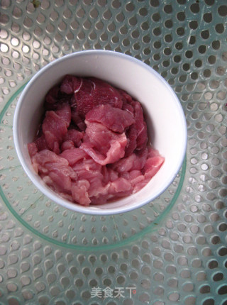 土豆丝炒肉的做法步骤：2