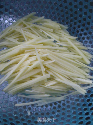 土豆丝炒肉的做法步骤：3