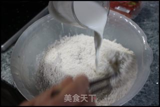 牛奶香肠馒头卷的做法步骤：3