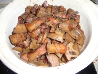 莲藕烧五花肉的做法步骤：4